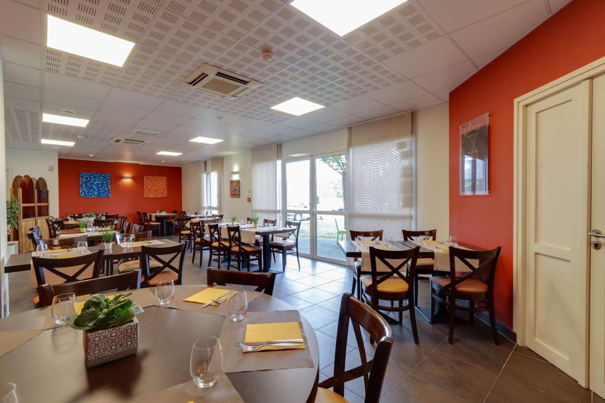 Brit Hotel Saint-Meen-Le-Grand En Broceliande Exterior photo