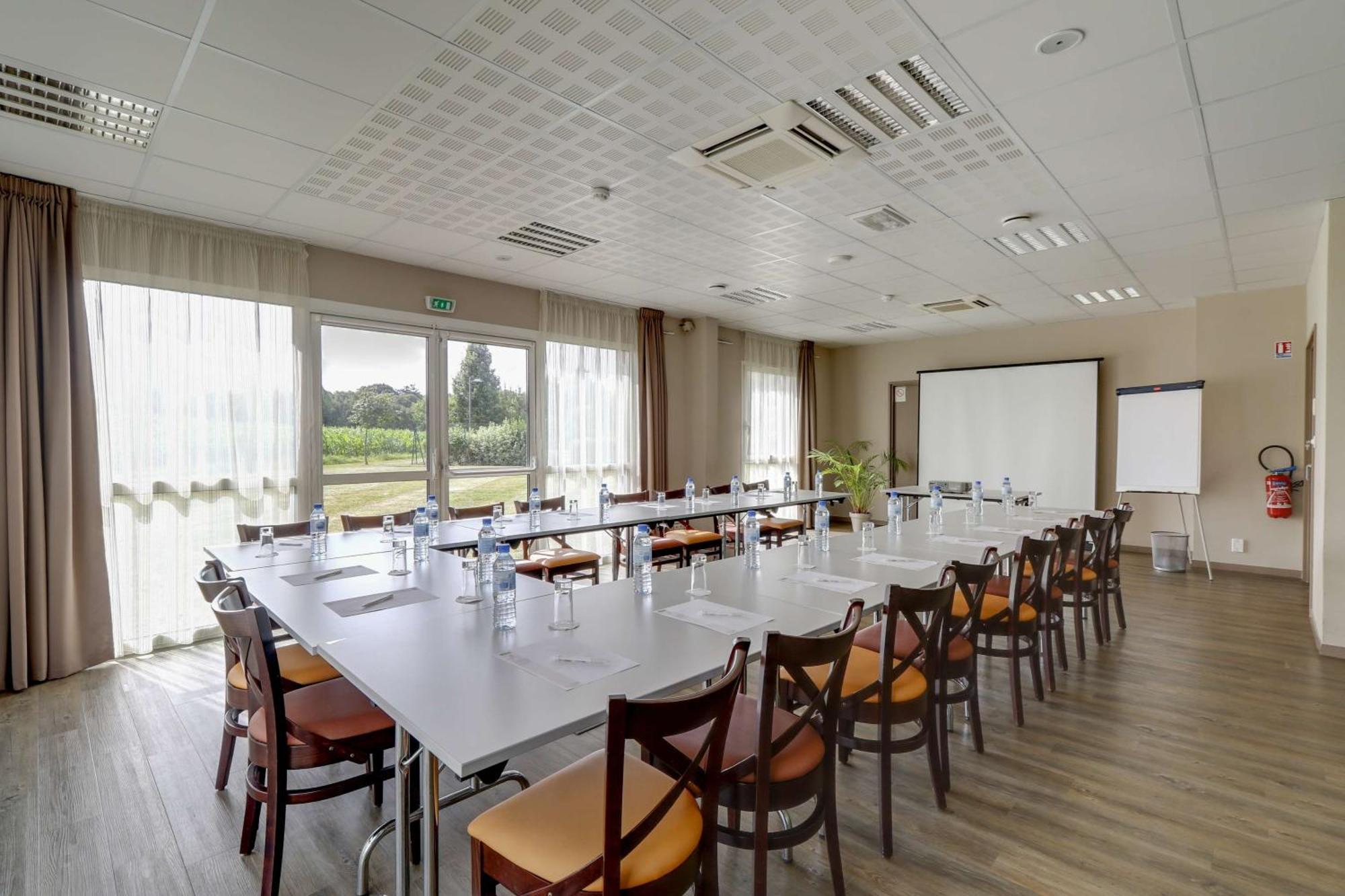 Brit Hotel Saint-Meen-Le-Grand En Broceliande Exterior photo